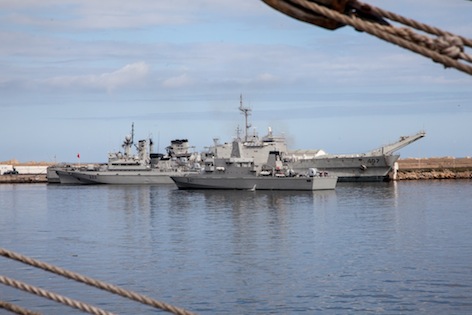 Военно-морская база.