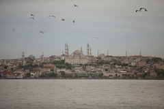 Действующая Голубая мечеть, построенная турецким султаном, чтобы показать величие Османской империи и затмить собой Софийский собор.