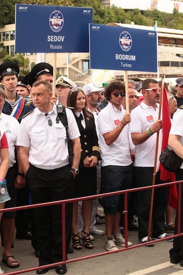 Представители барка «Седов» на церемонии открытия Черноморской парусной регаты больших парусных судов в городе Сочи.