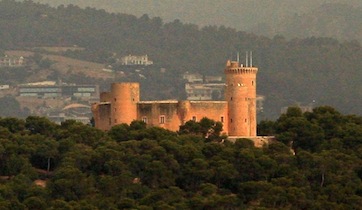 Бельвер - первый круглый замок Европы.